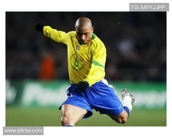 足球明星中的金左脚传奇与他们的辉煌瞬间解析